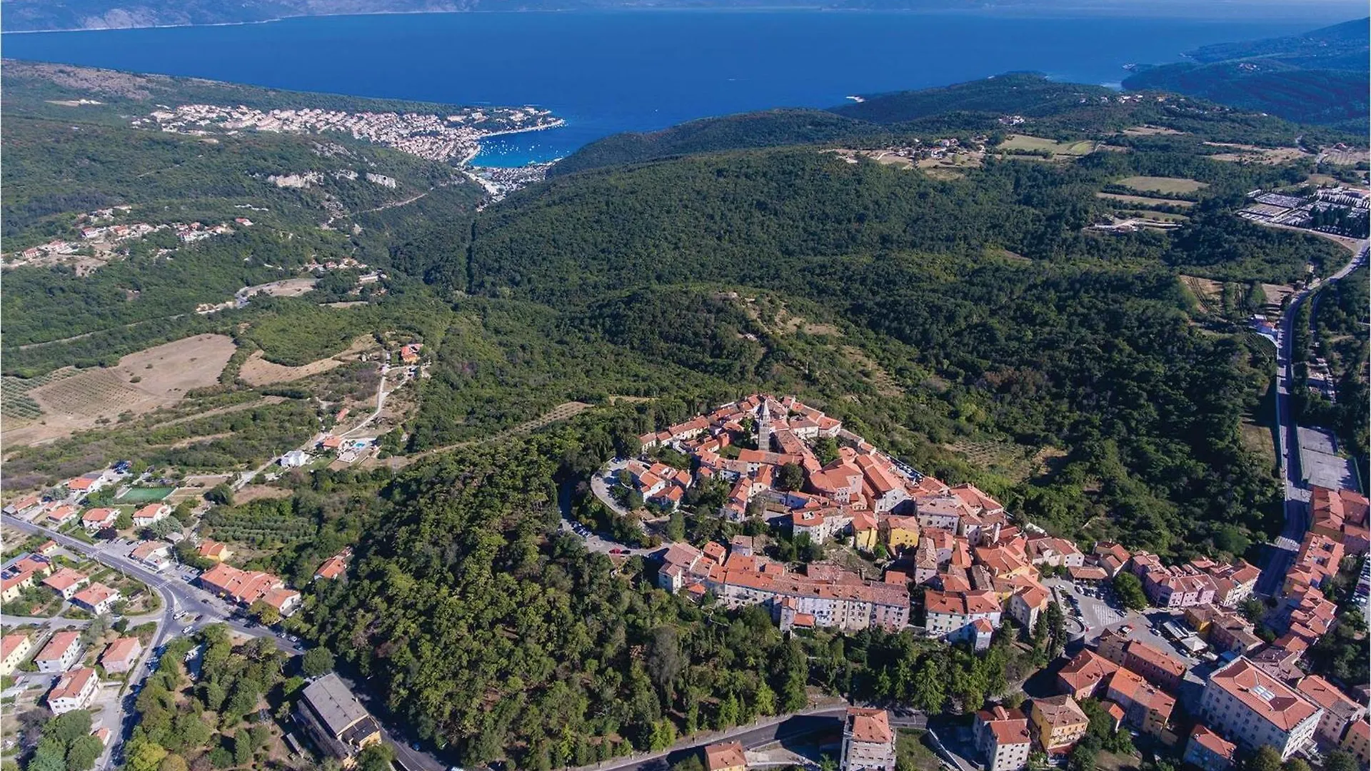 7 Bedroom Nice Home In Labin