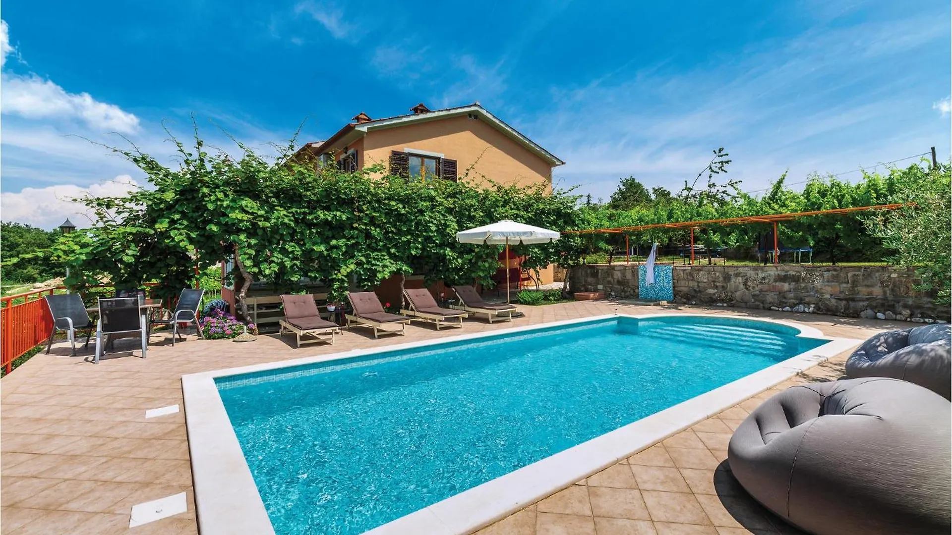 Holiday home 7 Bedroom Nice Home In Labin Labin